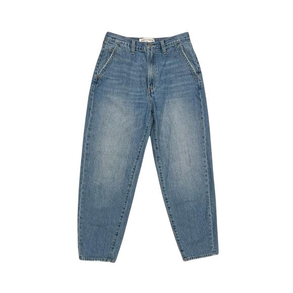 ★ Denim Forum High-Waisted Light Wash Relaxed Fit Jeans ★ - Picture 1 of 7